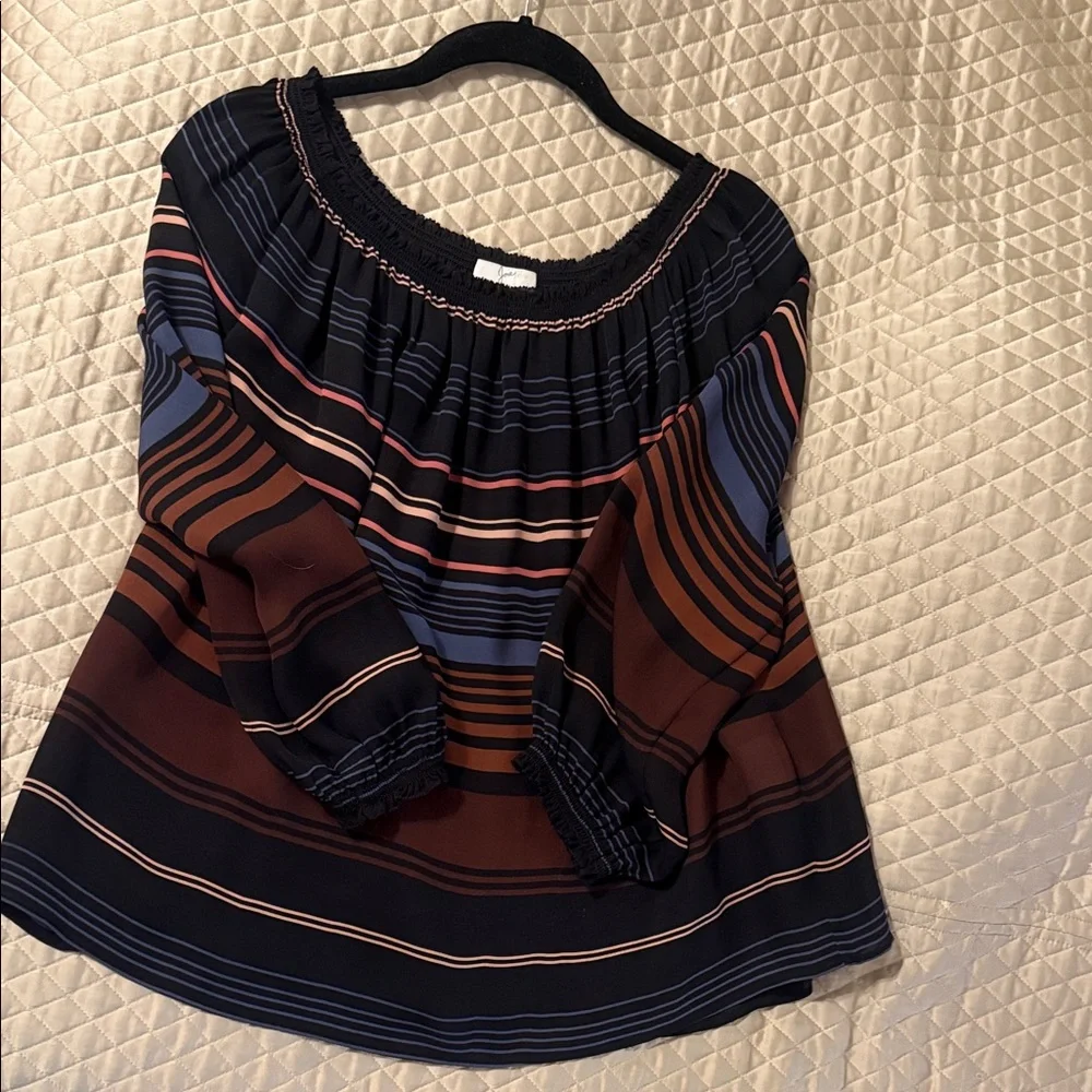 Joie silk top. Size XS but could fit up to medium and still be very flattering. - Picture 4 of 5